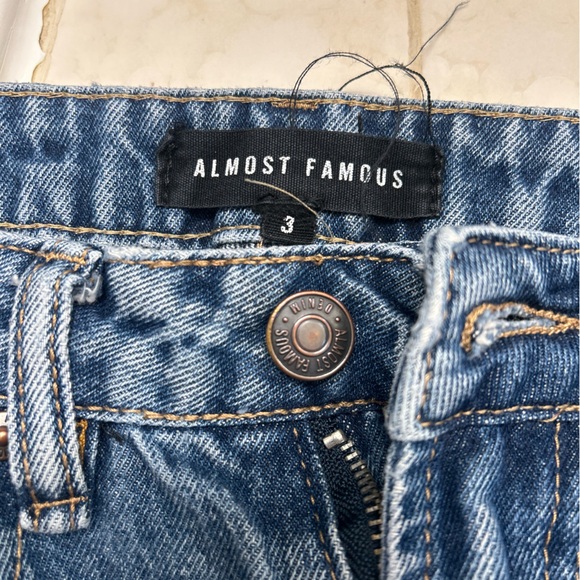 Size 3, holy jeans - Picture 4 of 10